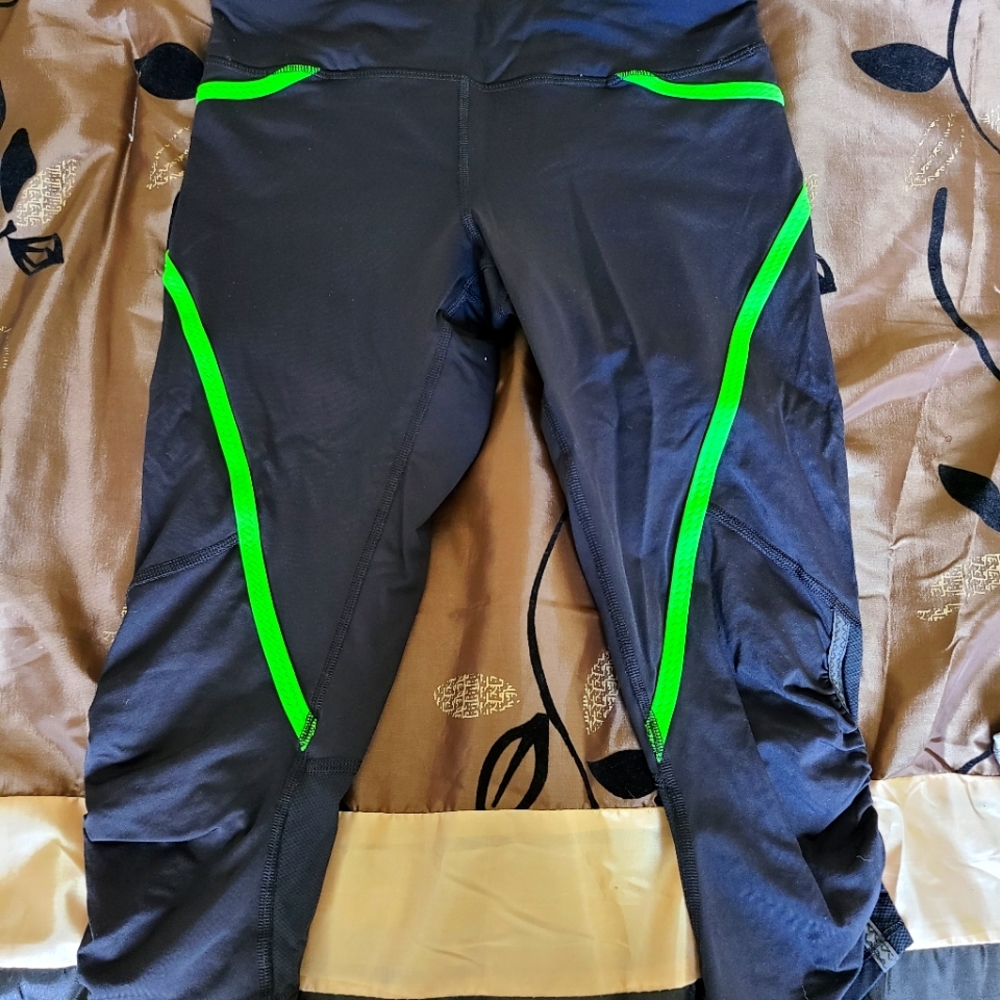 Lululemon capris - Picture 2 of 6
